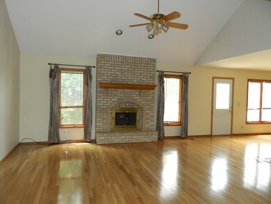 2109 Hidden Valley Dr, Naperville, IL 60565 - photo 5