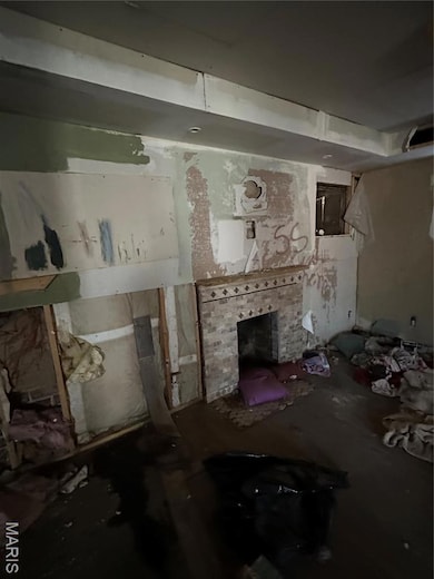 104 N Maple St, Christopher, IL 62822 - photo 4