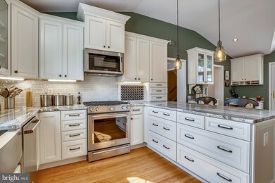 2117 Reynolds St, Falls Church, VA 22043 - photo 6