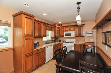 46 Rieder Rd, Edison, NJ 08817 - photo 3