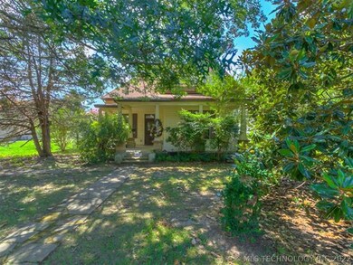 323 N Choctaw Ave, Claremore, OK 74017 - photo 2