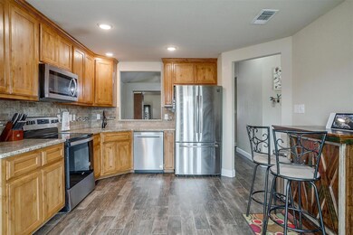 917 E 5th St, Springtown, TX 76082 - photo 7