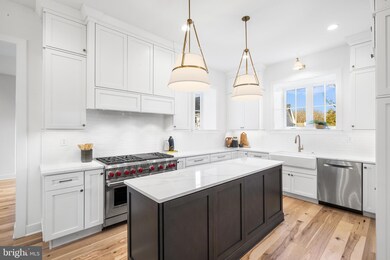 305 Hamlet Cir, Berwyn, PA 19312 - photo 2