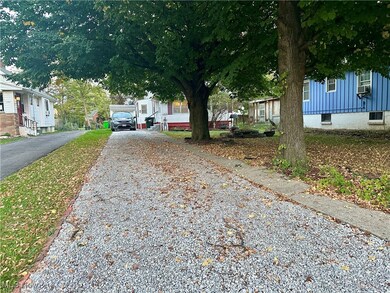 1375 E 219th St, Euclid, OH 44117 - photo 3