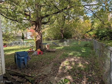 248 Myron St, Hubbard, OH 44425 - photo 3