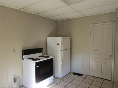 526 Finch St, Adrian, MI 49221 - photo 7