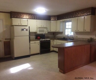 51 Jones Rd, Saratoga Springs, NY 12866 - photo 6