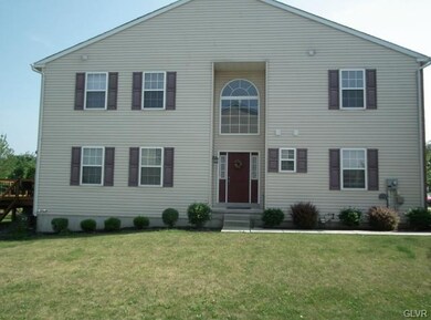 6821 Hunt Dr, Macungie, PA 18062 - photo 2