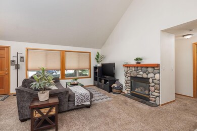 61215 Bighorn Ct, Bend, OR 97702 - photo 2