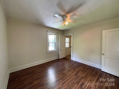 541 E Front St, Statesville, NC 28677 - photo 4