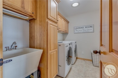 Laundry/mud room and garage entrance