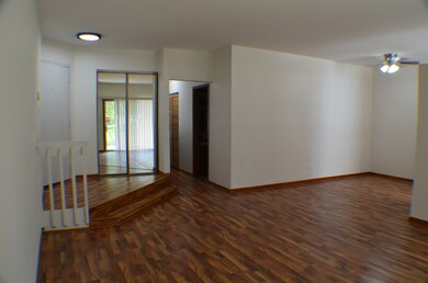 1665 Commodore Ct unit 5, Schaumburg, IL 60193 - photo 6