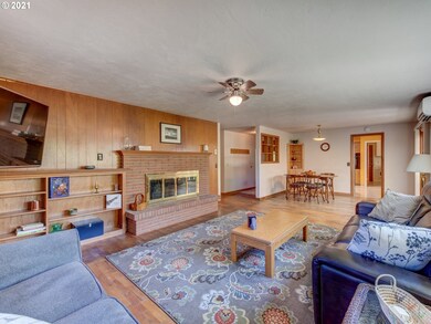 Living Room/Dining Room