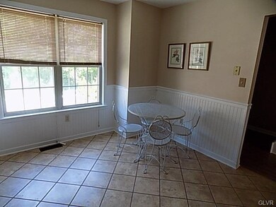 255 Ridgeview Dr, Alburtis, PA 18011 - photo 3