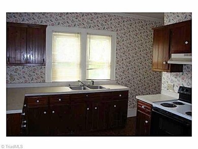 122 S Mccrary St, Asheboro, NC 27203 - photo 2