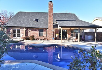 Sparkling in-ground gunite pool for refreshing war