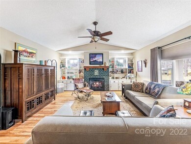 11 Gray Wolf Ln, Hendersonville, NC 28792 - photo 7