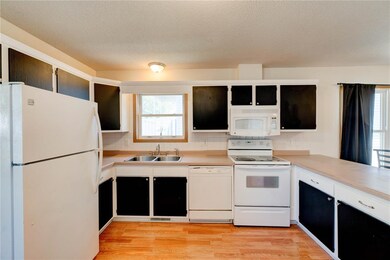 1053 10th Ave SE, Cedar Rapids, IA 52401 - photo 6