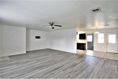 210 Dean Ct, Granbury, TX 76049 - photo 5