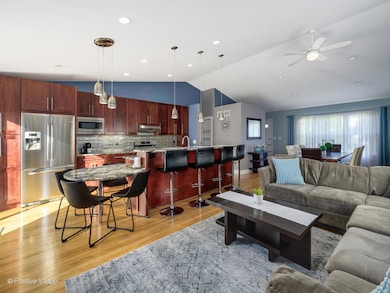 2008 Clematis Dr, Algonquin, IL 60102 - photo 2