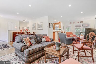 7112 Marlan Dr, Alexandria, VA 22307 - photo 4