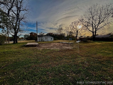 611 N Saltwell St, Salina, OK 74365 - photo 2