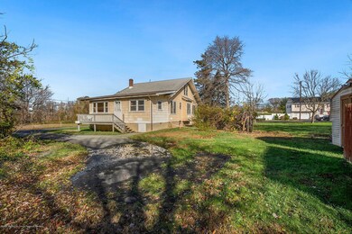 027_142_Middle_Road_316216_590218