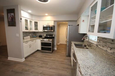 1098 Viewpoint Dr, Lake In the Hills, IL 60156 - photo 2