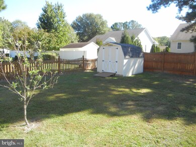 190 Meadow Ave, Colonial Beach, VA 22443 - photo 5