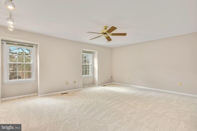 11533 Pine Cone Ct, Reston, VA 20191 - photo 5
