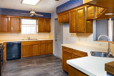 804 Golfview Dr, Richmond, TX 77469 - photo 5