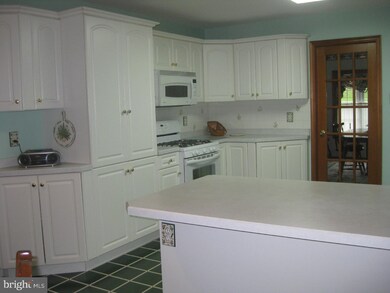 135 Crestview Dr, Barto, PA 19504 - photo 4