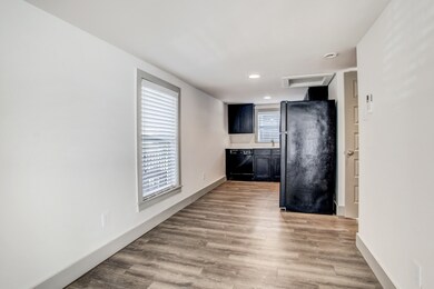 1009 Enid St unit 8, Houston, TX 77009 - photo 5