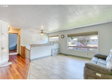 827 NW 6th St, Pendleton, OR 97801 - photo 4