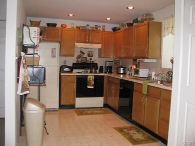 20 N 9th St unit 1, Emmaus, PA 18049 - photo 4