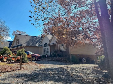 630 Claystone Dr, Inman, SC 29349 - photo 2