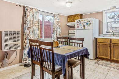 572 W 18th St, Holland, MI 49423-2