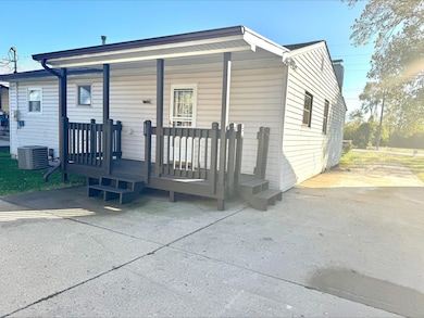 696 Williams Rd, Columbus, OH 43207 - photo 4