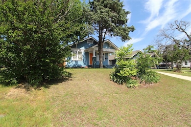 View of front facade featuring a front yard and co