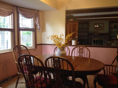 EATING AREA IN KITCHEN