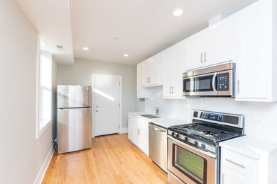 1122 W Addison St unit 2, Chicago, IL 60613 - photo 3