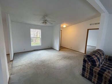 562 Seasons Pkwy, Belvidere, IL 61008 - photo 4