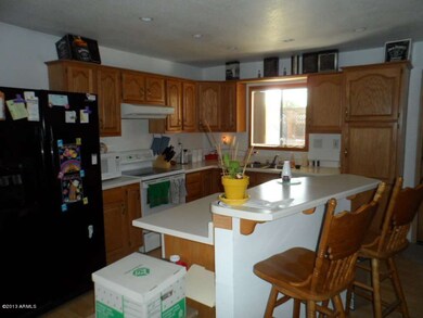 KITCHEN W/ ISLAND
