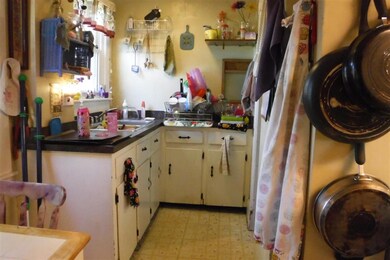 42 Chestnut St unit 71, Claremont, NH 03743 - photo 5