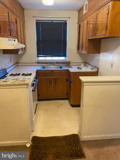 248 N Wycombe Ave, Lansdowne, PA 19050 - photo 3