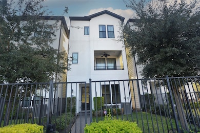 2818 Grand Fountains Dr unit H, Houston, TX 77054 - photo 2