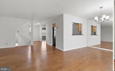 10418 Parthenon Ct, Bethesda, MD 20817 - photo 4