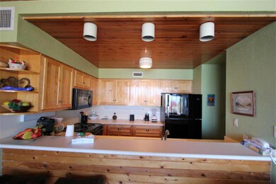 Kitchen and Breakfast Bar