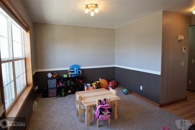 1009 E 18th St S, Newton, IA 50208 - photo 3