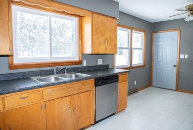 218 N Ellen St, Cedar Falls, IA 50613 - photo 5